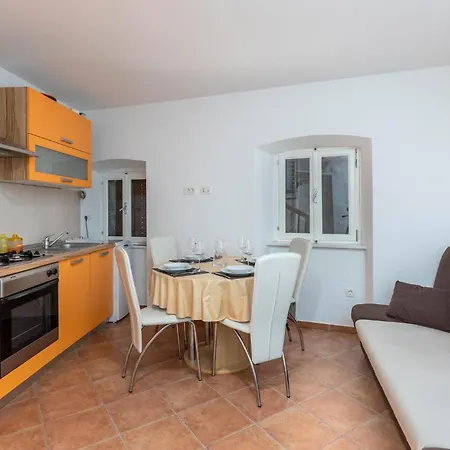 Апартаменты 1 Bedroom Front In Ловран