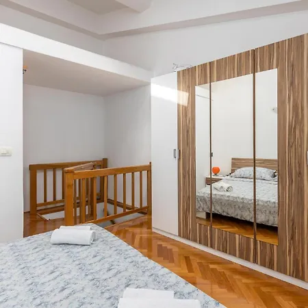 1 Bedroom Lovely In Διαμέρισμα Lovran