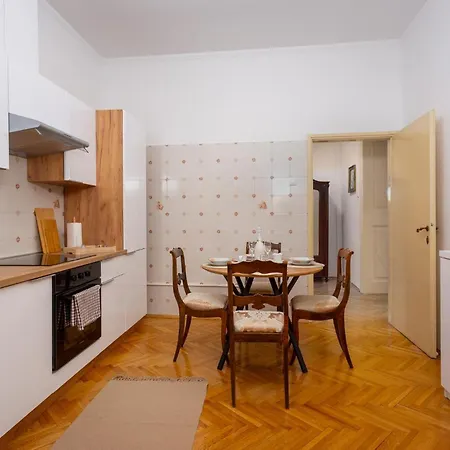 Appartamento 1 Bedroom Lovely In