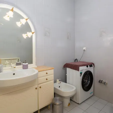 1 Bedroom Lovely In *