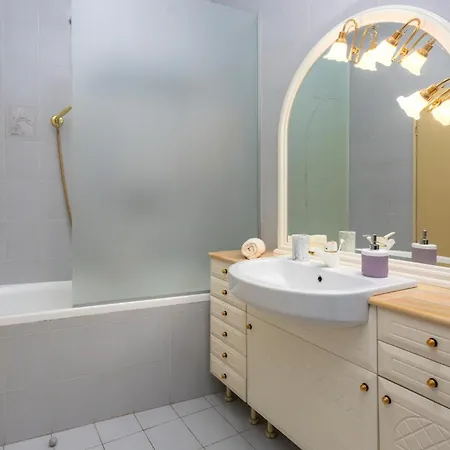 1 Bedroom Lovely In